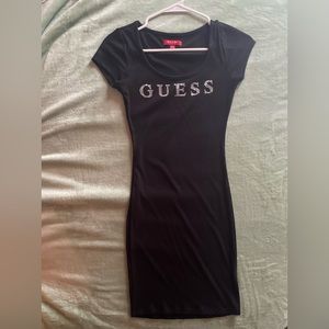 Im selling a black Guess dress